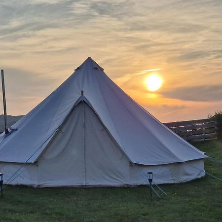 Beautiful 1-Bed Bell Tent In هوليهيد المظهر الخارجي الصورة