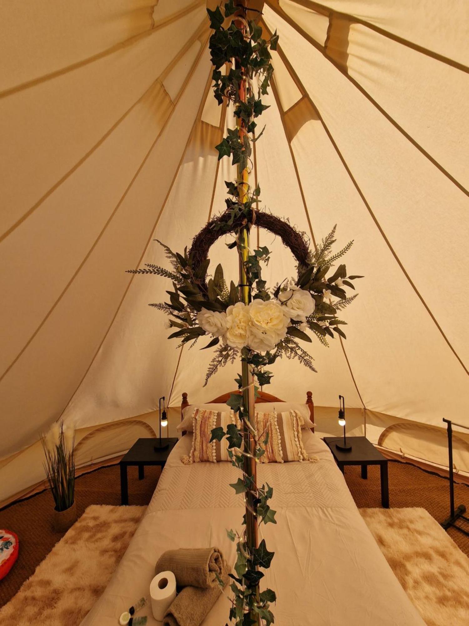 Beautiful 1-Bed Bell Tent In هوليهيد المظهر الخارجي الصورة